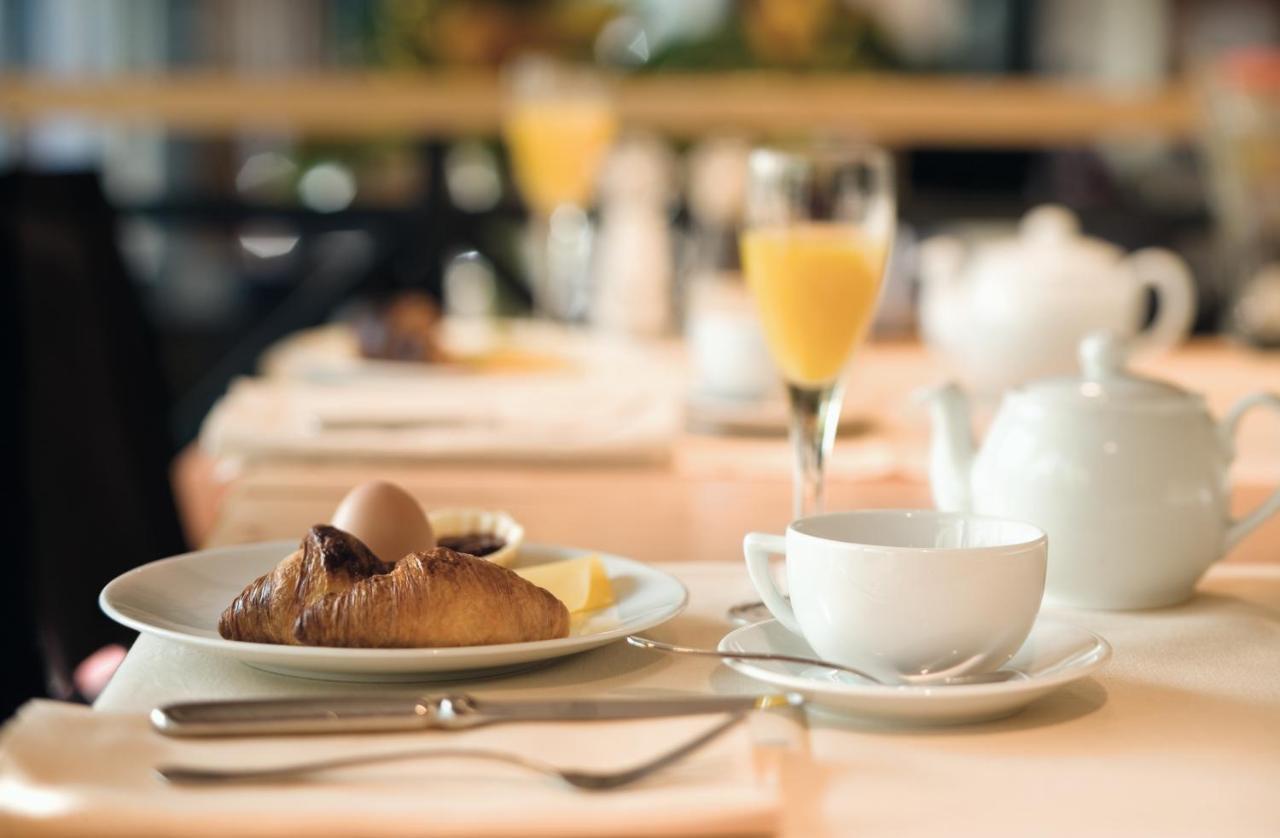 Moevenpick Hotel City Star Jeddah Exterior foto A continental breakfast