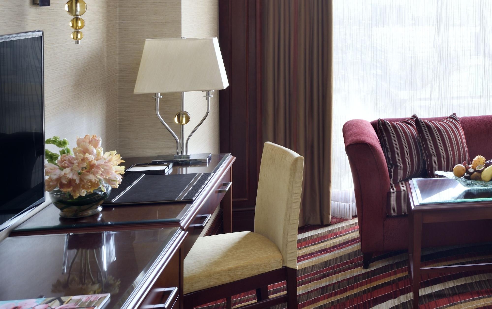 Moevenpick Hotel City Star Jeddah Exterior foto A room at the hotel
