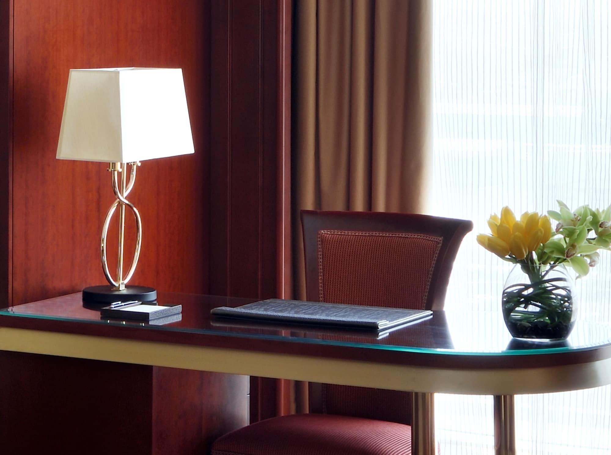 Moevenpick Hotel City Star Jeddah Exterior foto A table lamp