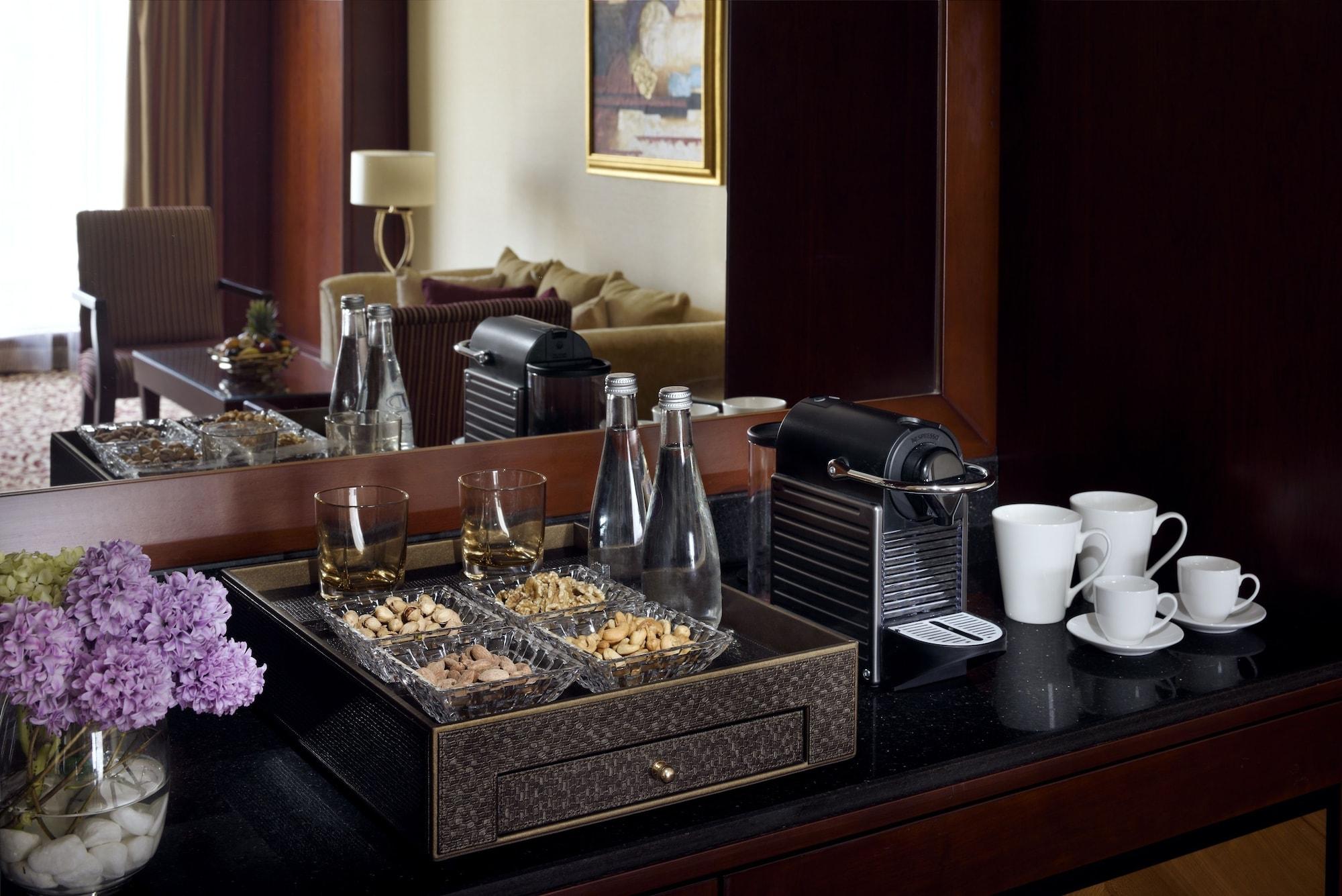 Moevenpick Hotel City Star Jeddah Exterior foto A Nespresso machine in a hotel room