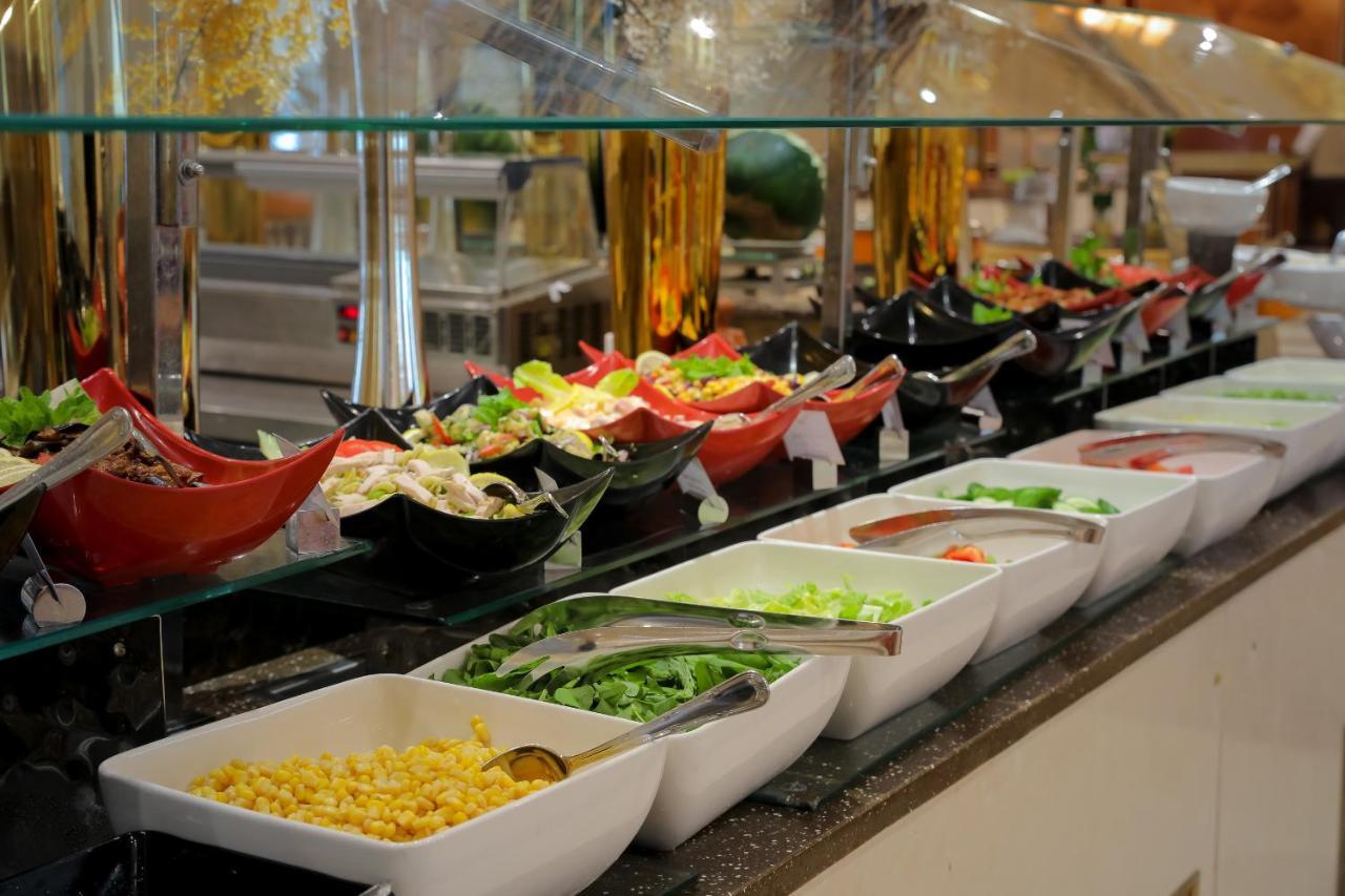 Moevenpick Hotel City Star Jeddah Exterior foto A salad bar